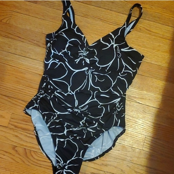Trimshaper swimsuit womens size 10. One piece black & white - Picture 2 of 12